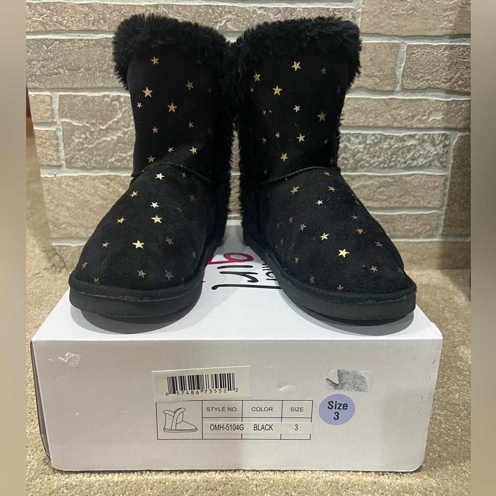 EUC!!! Olivia Miller Brand Girl’s Size 3 Black & Gold Star Faux Fur Winter Boots